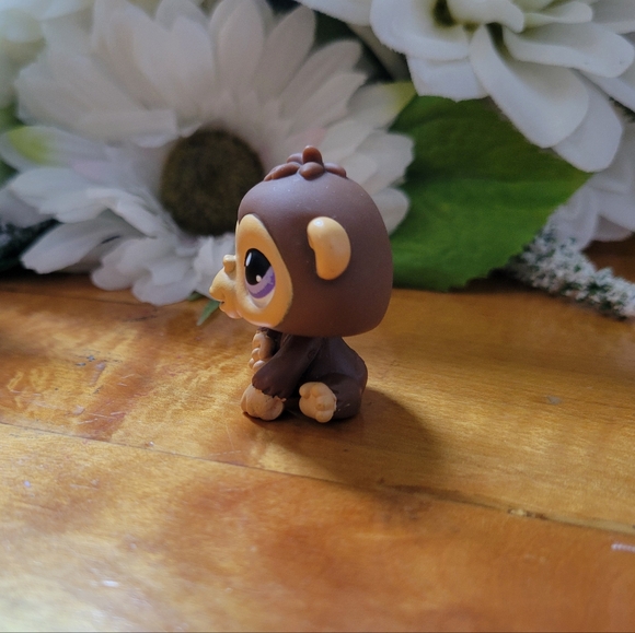 Littlest Pet Shop LPS #359 Chimpanzee Monkey Brown Cream Purple Eyes 2006 - Picture 3 of 12